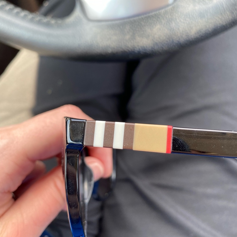 Burberry sunglasses - Picture 2 of 5